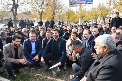 Siverek&rsquo;te y&uuml;rek burkan protesto: Eşimin acısı son olsun, bu yolu kaldırın!

