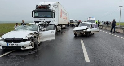 Siverek&rsquo;te zincirleme trafik kazası: 2 &ouml;l&uuml;, 2 yaralı