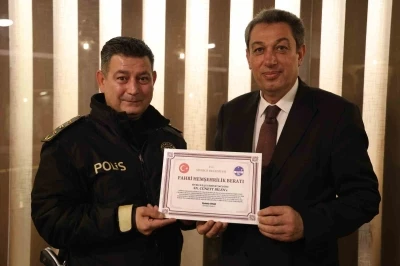 Sivrice Emniyet M&uuml;d&uuml;r&uuml; Bilen&rsquo;e fahri hemşerilik ve &uuml;st&uuml;n başarı belgesi
