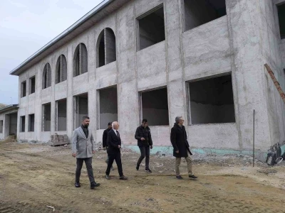 Sivrihisar&rsquo;da yeni sağlık merkezlerinin yapımı s&uuml;r&uuml;yor
