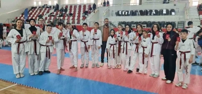 Siyah kuşak sınavında Afyonkarahisarlı sporculardan &ouml;nemli başarı
