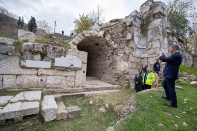 Smyrna Tiyatrosu gün yüzüne çıkıyor

