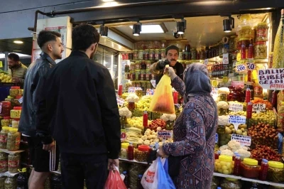 Sofraların vazgeçilmezi turşular, tezgahları renklendirmeye başladı
