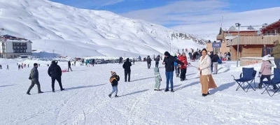 Soğuk hava kayak keyfini g&ouml;lgede bıraktı
