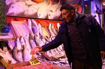 Soğuk havalar, balık tezgahlarını da vurdu
