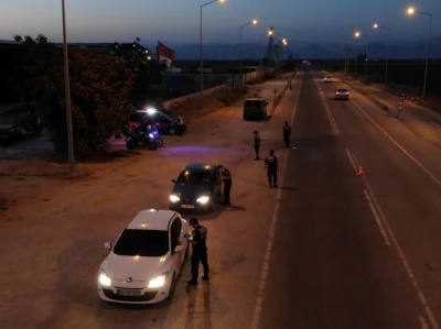 Şok yol denetiminde 2 aranan şahıs yakalandı
