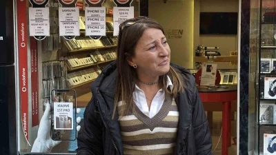 Sokağın maskotu &quot;Waffle&quot; ekipler tarafından barınağa götürülünce gözyaşı döktü
