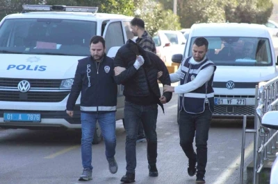 Sokak ortasında kavga eden eski &ccedil;ift adli kontrolle serbest kaldı
