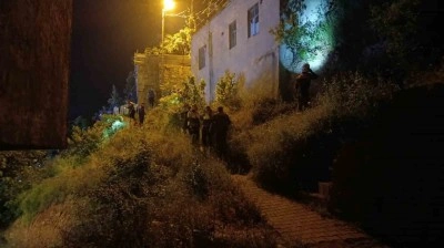 Sokak ortasında rastgele ateş a&ccedil;tı, 2 kişiyi yaraladı