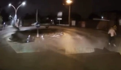 Sokakta köpeklerin kovaladığı genci böyle kurtardı: &quot;Benim adım Hıdır elimden gelen budur&quot;
