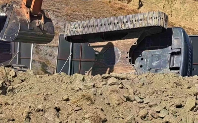 Söke’de iş makinesi devrildi: 1 yaralı
