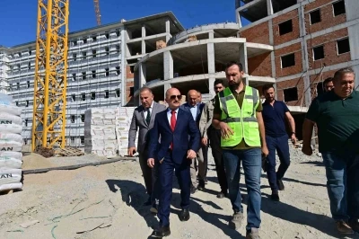 S&ouml;ke&rsquo;de KYK Erkek &Ouml;ğrenci Yurdunda &ccedil;alışmalar hız kesmeden s&uuml;r&uuml;yor
