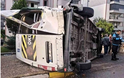 Söke’de öğrenci servisleri çarpıştı: 3 yaralı
