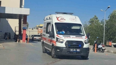 Söke iş makinası devrildi: 3 yaralı
