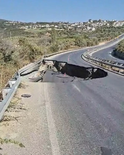 Söke-Kuşadası Karayolu’nda yol çöktü
