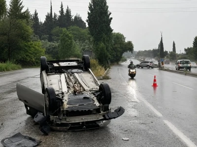 S&ouml;ke Kuşadası yolu &uuml;zerinde otomobil takla attı
