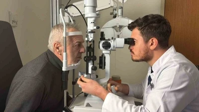 Sol g&ouml;z&uuml; g&ouml;rmeyen hasta Eskişehir&rsquo;de yapılan kornea nakli sayesinde iyileşti
