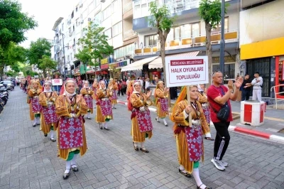 Soma&rsquo;da Zeybek Festivali yoğun ilgi g&ouml;rd&uuml;
