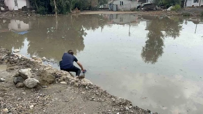 Son 65 yılın en kurak döneminin yaşandığı Hatay’da sağanak yağış yolları göle çevirdi
