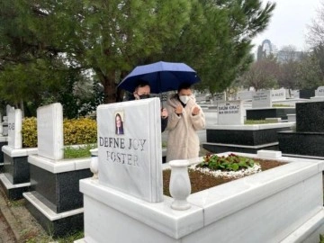 Son dakika! Avukat Ayşeg&uuml;l Mermer, Defne Joy Foster'ı &ouml;l&uuml;m yıld&ouml;n&uuml;m&uuml;nde andı