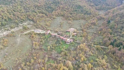 Sonbahara bürünen ormanlar ve ’çam kokulu’ evler mest ediyor
