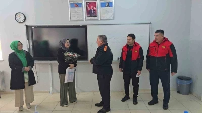 Sorgun Belediyesi İtfaiyesi, kendilerine mektup yazan Belinay&rsquo;a okulunda s&uuml;rpriz yaptı

