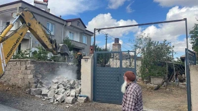 Sorgun Belediyesi kaçak yapıları yıkıyor
