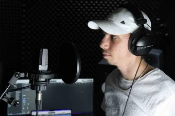 S&ouml;ylenen kelimeleri anında rap şarkıya &ccedil;eviriyor
