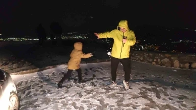 Spil Dağı Milli Parkı&rsquo;na mevsimin ilk karı yağdı
