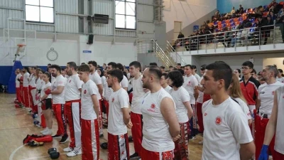 Sporcular siyah kuşak i&ccedil;in ter d&ouml;kt&uuml;
