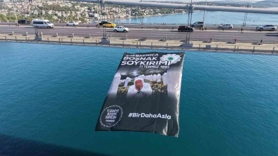 Srebrenitsa soykırımının 31. yıl d&ouml;n&uuml;m&uuml;nde İstanbul Boğaz k&ouml;pr&uuml;lerine pankartlar asıldı

