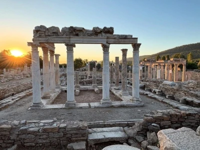 Stratonikeia ve Lagina kazılarında geleceğin restorat&ouml;rleri yetişiyor

