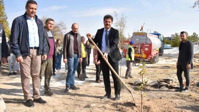 SÜ’de Milli Ağaçlandırma Günü’nde yüzlerce fidan dikildi
