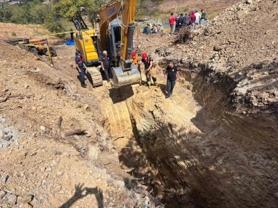Su kuyusu açmaya çalışan 2 çiftçi toprak altında kaldı
