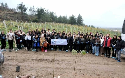 SUB&Uuml; &ouml;ğrencileri fidanları toprakla buluşturdu
