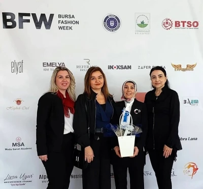 SUBÜ öğrencisi Bursa Fashion Week’te üçüncülük elde etti
