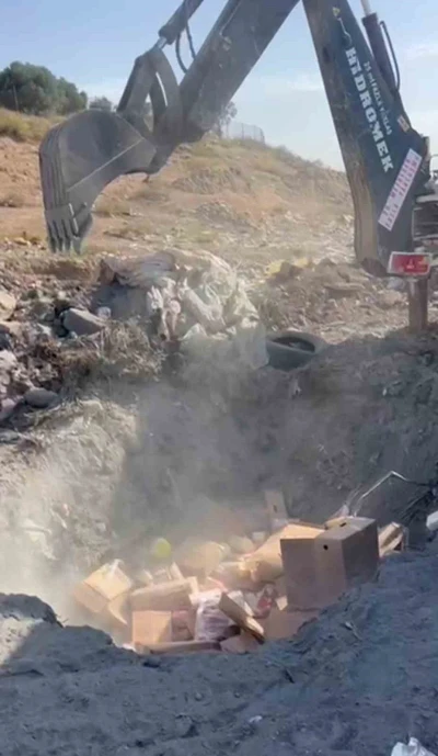 Sucuk, peynir, ketçaptan oluşan 1 ton gıda malzemesi toprağa gömülerek imha edildi

