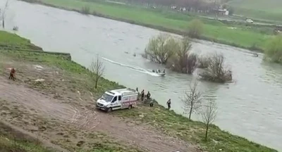 Suda mahsur kalan vatandaşın yardımına AFAD yetişti
