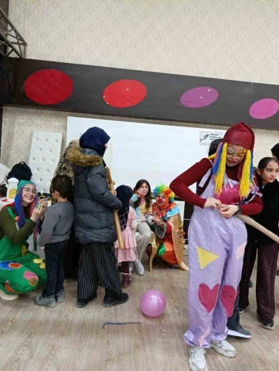 Şuhut&rsquo;ta Ramazan bereketi: 270 &ccedil;ocuğa giysi yardımı yapıldı
