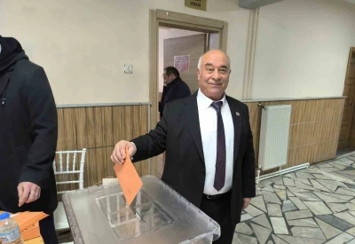 Şuhut&rsquo;ta şof&ouml;rler ve otomobilciler esnafı sandık başına gitti
