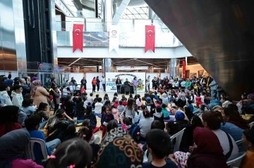 Ş&uuml;kriye Tutkun t&uuml;rk&uuml;leriyle festivale renk kattı
