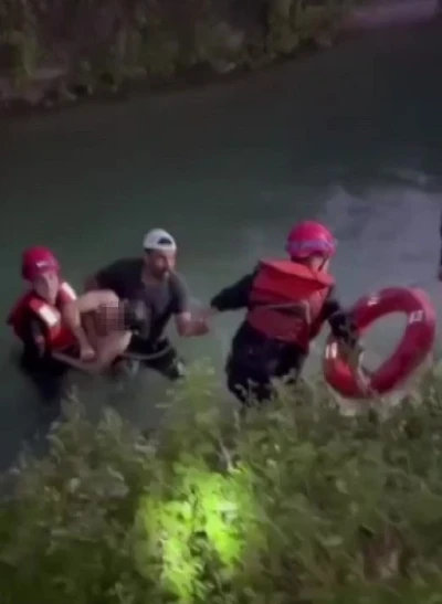 Sulama kanalına d&uuml;şen genci itfaiye ekipleri kurtardı
