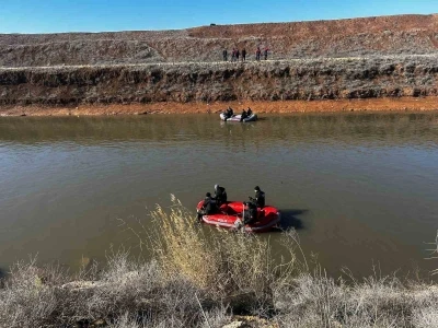 Sulama kanalında kaybolan s&uuml;r&uuml;c&uuml; aranıyor
