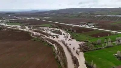 Sular altında kalan tarım arazileri dron ile g&ouml;r&uuml;nt&uuml;lendi
