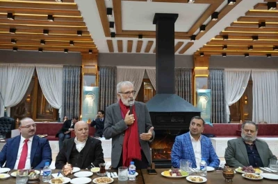 S&uuml;leyman G&uuml;nd&uuml;z, Erzurum TDED Şubesi İrfan Meclisi&rsquo;ne misafir oldu
