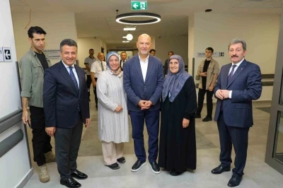 S&uuml;leyman Soylu, Samsun Şehir Hastanesi&rsquo;nde hastaları ziyaret etti
