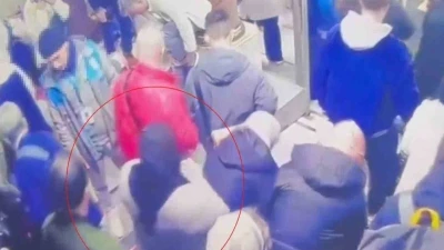 Sultanahmet&rsquo;te yankesicilik yapan 2 kadın su&ccedil;&uuml;st&uuml; yakalandı
