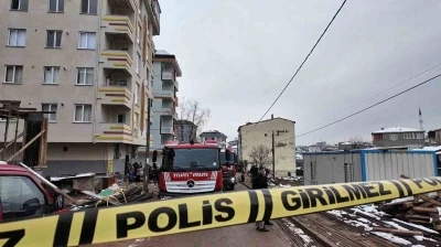 Sultanbeyli&rsquo;de 5 katlı binada yangın: 12 kişi kurtarıldı
