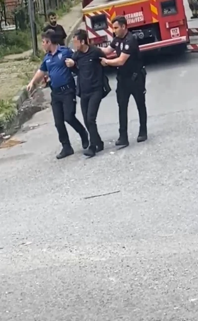 Sultangazi&rsquo;de bir şahıs annesini evde rehin aldı
