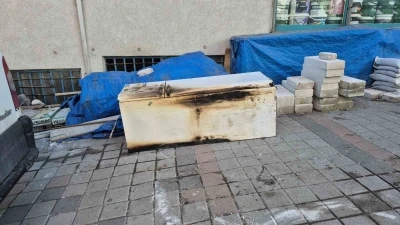 Sultangazi&rsquo;de &ccedil;ıkan yangında zabıta ekibinin anonsu binayı boşalttı
